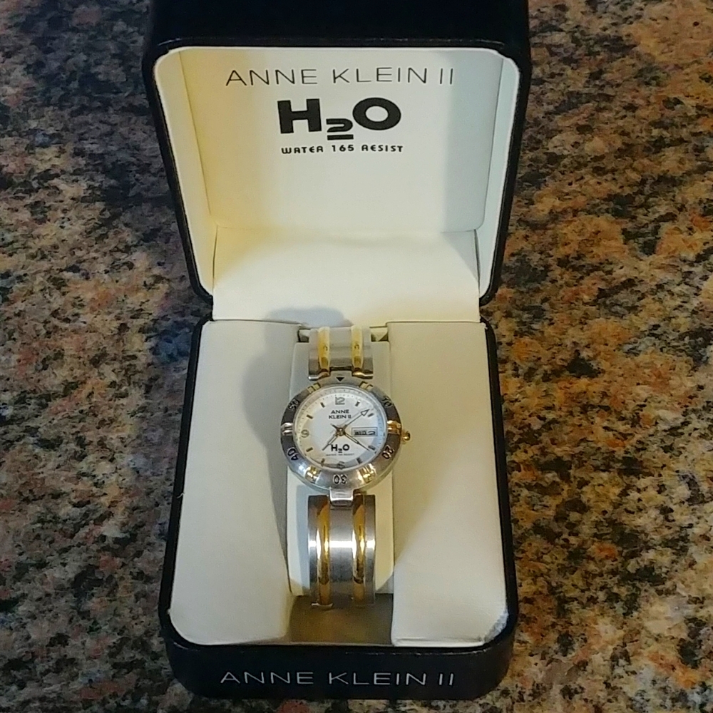 Anne Klein 11. Like new. Comes with box.